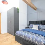 Paradise Boutique Deluxe - Center - Steps To Ivy * Leeds (West Yorkshire)
