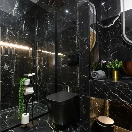 Paradise Boutique Deluxe - Center - Steps To Ivy Leeds (West Yorkshire)