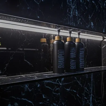 Paradise Boutique Deluxe - Center - Steps To Ivy Лидс