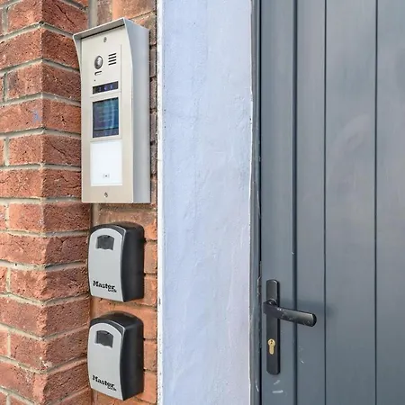 Paradise Boutique Deluxe - Center - Steps To Ivy *