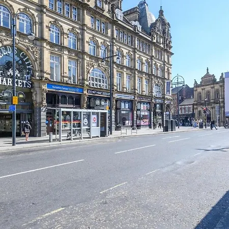 Paradise Boutique Deluxe - Center - Steps To Ivy *