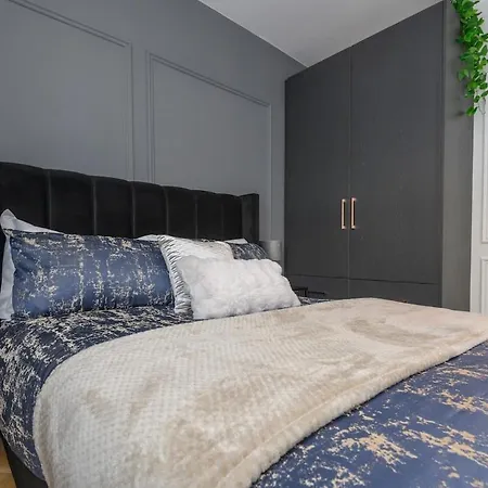 Paradise Boutique Deluxe - Center - Steps To Ivy Апартаменты