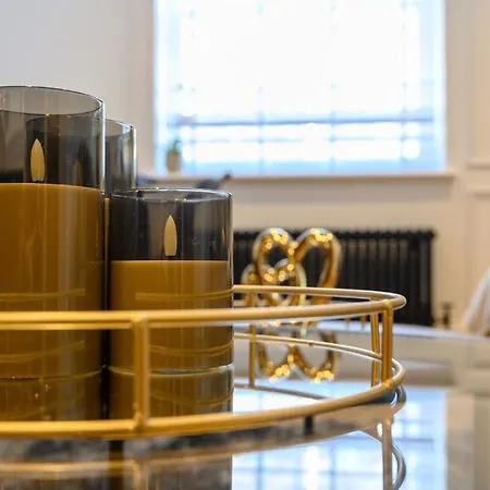 Paradise Boutique Deluxe - Center - Steps To Ivy *