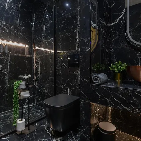 Paradise Boutique Deluxe - Center - Steps To Ivy