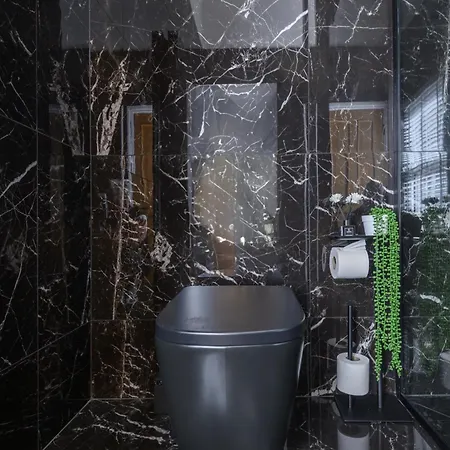 Апартаменты Paradise Boutique Deluxe - Center - Steps To Ivy