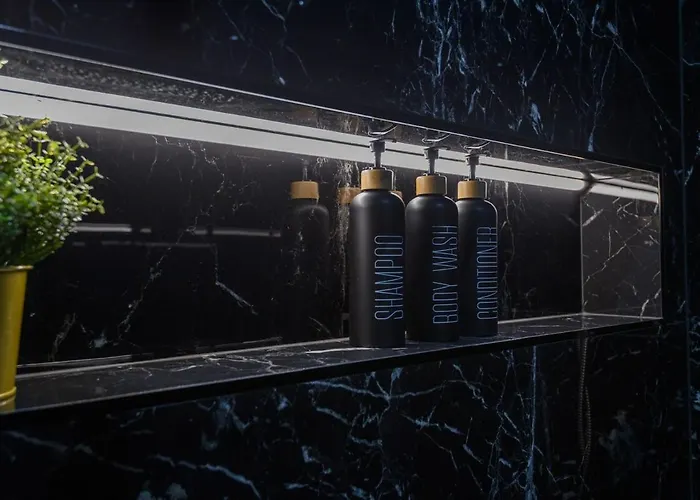 Paradise Boutique Deluxe - Center - Steps To Ivy Leeds (West Yorkshire)