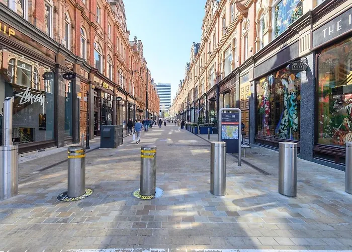 Paradise Boutique Deluxe - Center - Steps To Ivy *