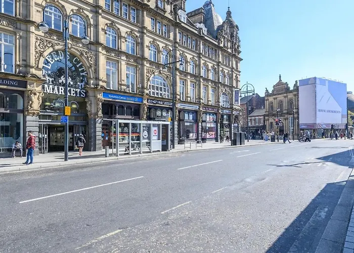 Paradise Boutique Deluxe - Center - Steps To Ivy *