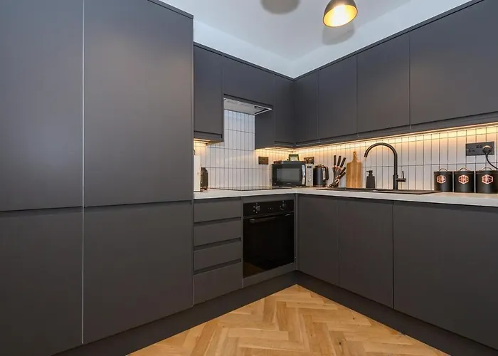 Paradise Boutique Deluxe - Center - Steps To Ivy Leeds (West Yorkshire)