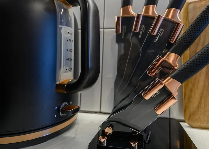 Paradise Boutique Deluxe - Center - Steps To Ivy *