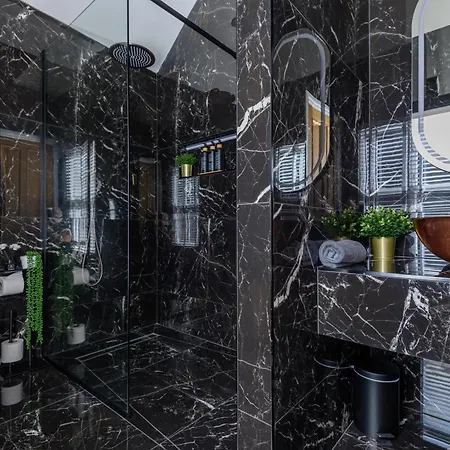 Paradise Boutique Deluxe - Center - Steps To Ivy Leeds (West Yorkshire)