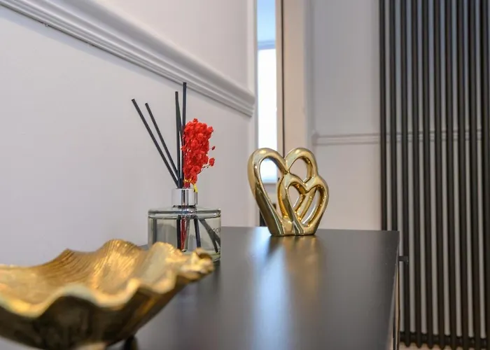 Paradise Boutique Deluxe - Center - Steps To Ivy