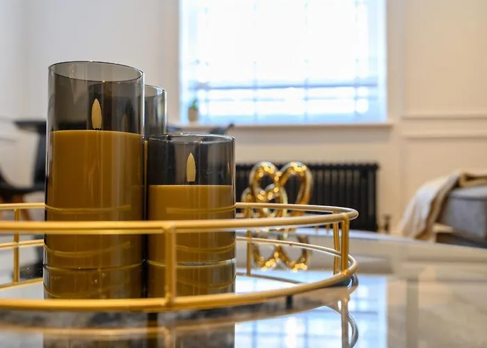 Paradise Boutique Deluxe - Center - Steps To Ivy *