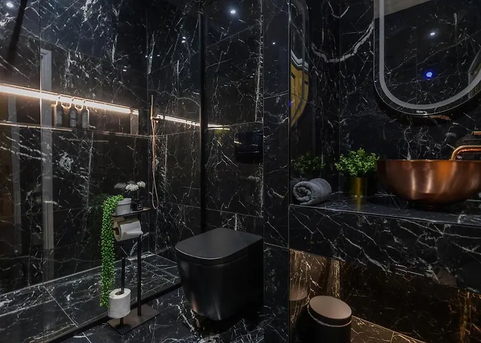 Paradise Boutique Deluxe - Center - Steps To Ivy