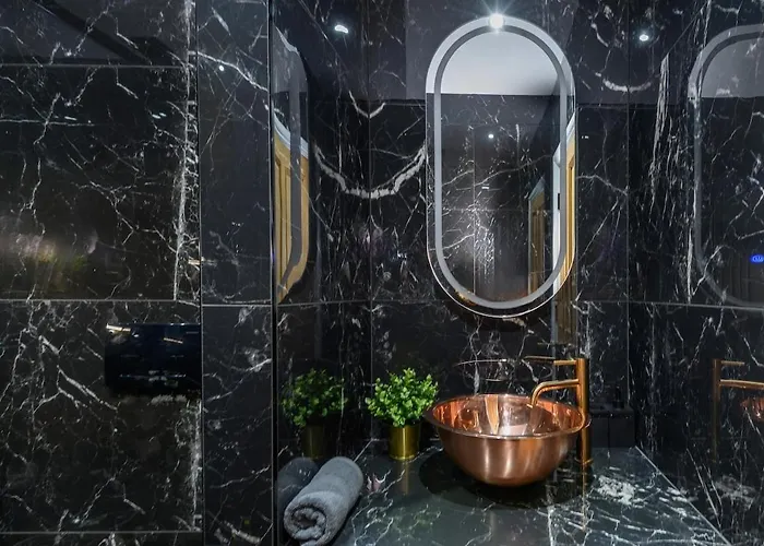 Paradise Boutique Deluxe - Center - Steps To Ivy